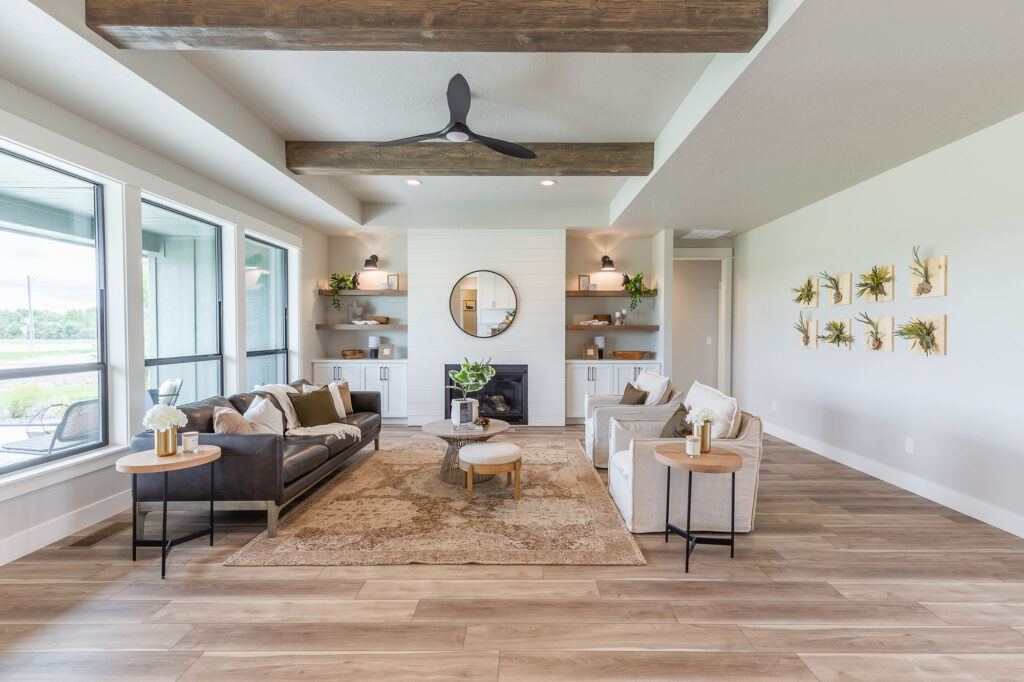 Owyhee - 2_1 kitchen to fireplace